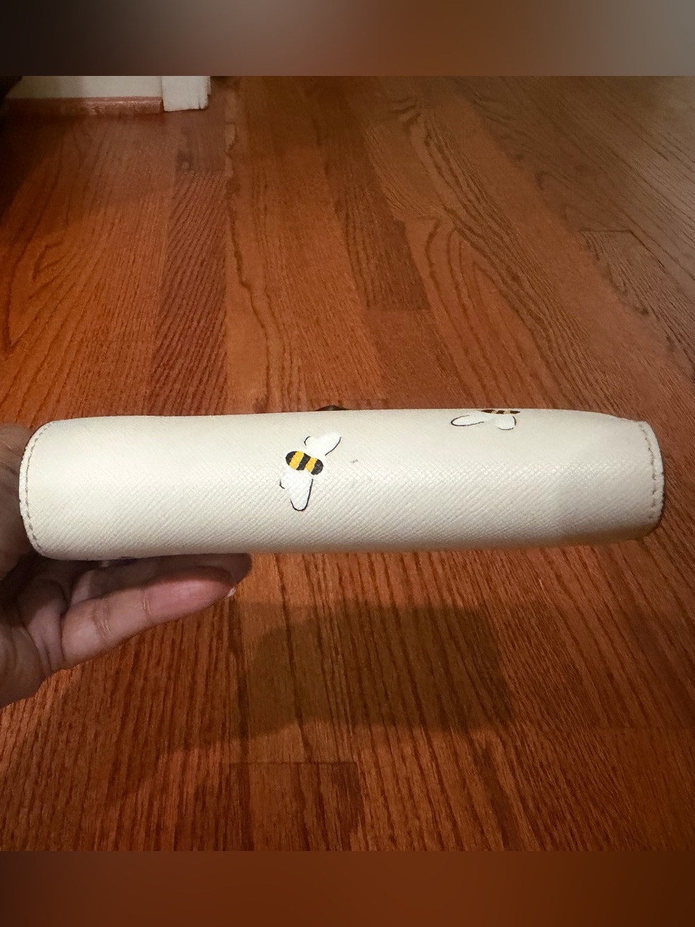 Kate Spade Medium Bee Wallet 🐝 - Picture 3 of 9